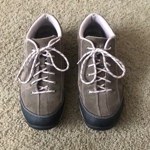 LL Bean women’s casual lace up shoes size 8.5